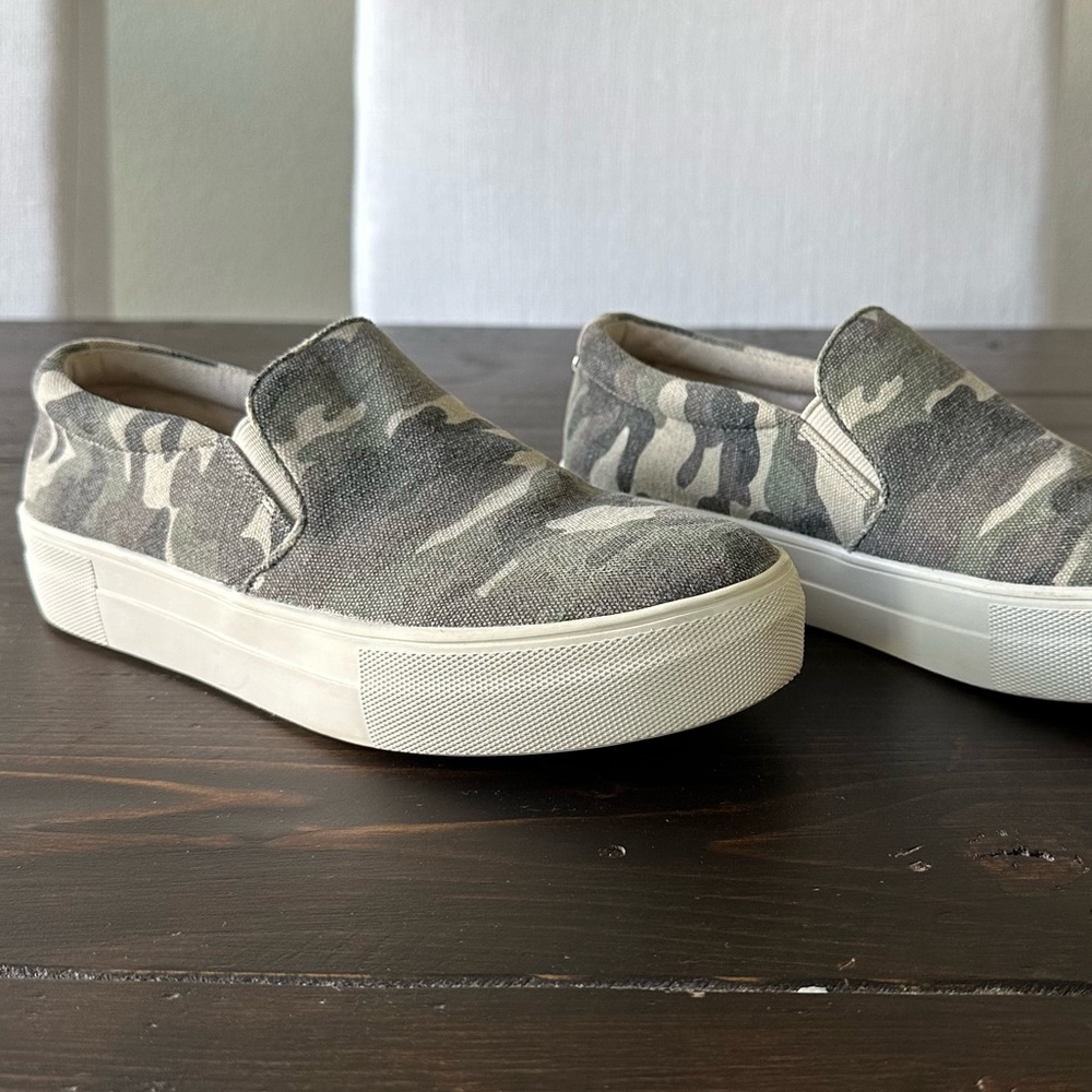 Steve Madden Gills Sneaker Slip-On Size 7.5